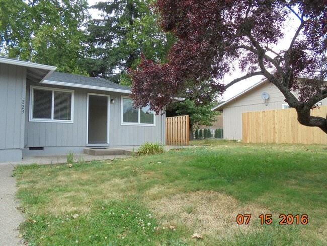 Building Photo - 221-23 NE Oregon St Unit 223 NE Oregon St