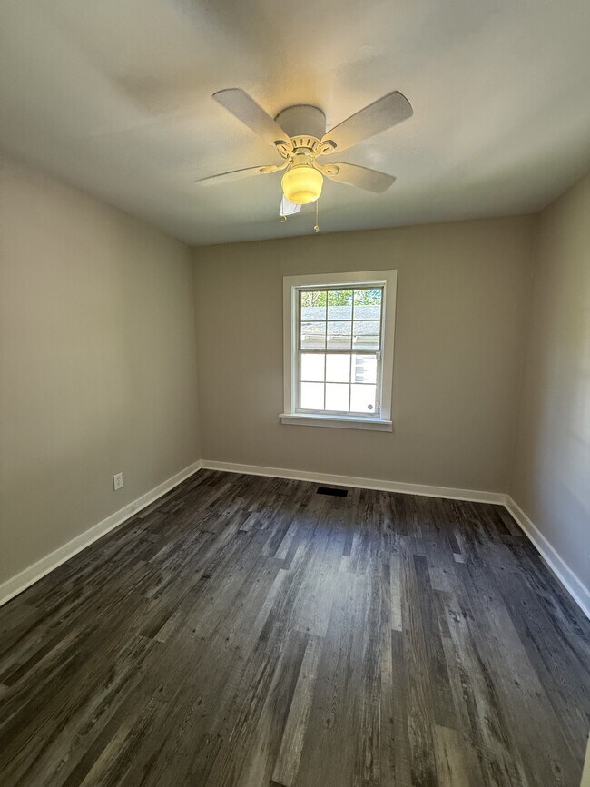 923 Woodward Rd