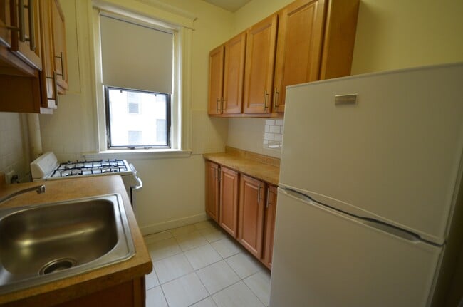 Building Photo - 1126 Commonwealth Ave Unit 27 Rental
