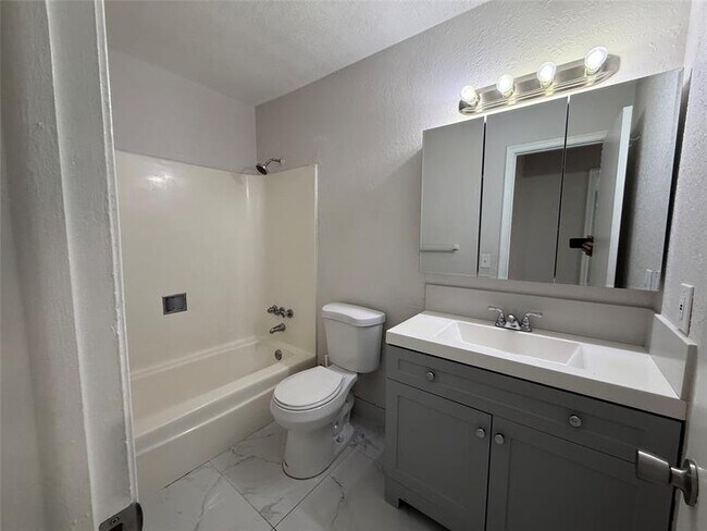 Photo - 511 W Kalmia Dr Unit 10