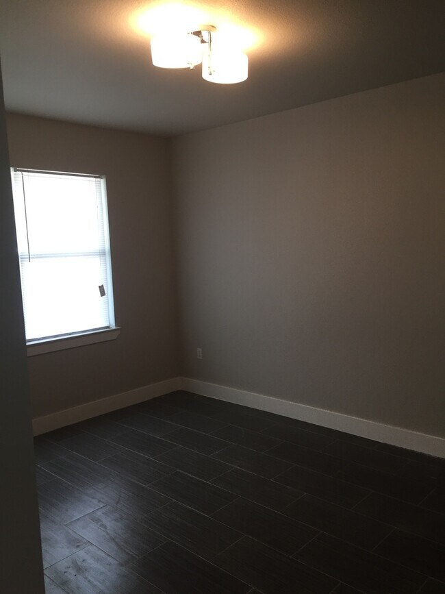 Photo - 3809 E Martin Luther King Jr Blvd Unidad B