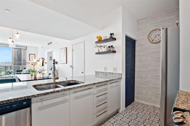 Photo - 951 Brickell Ave Unidad 3207