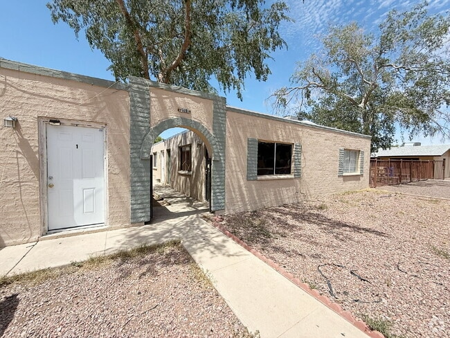 Building Photo - Fully Remodeled 2-Bedroom Townhome in Prim... Unit 4