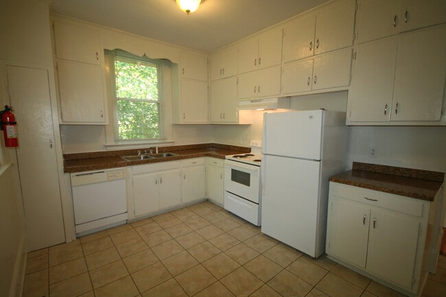 Photo - Spacious 2BR Duplex with All Appliances and Great Deck! Near Duke and Downtown! Unit B