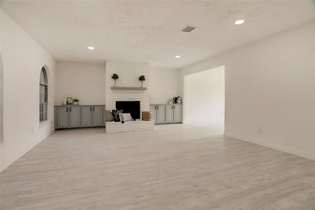Building Photo - 7926 Windy Creek Dr
