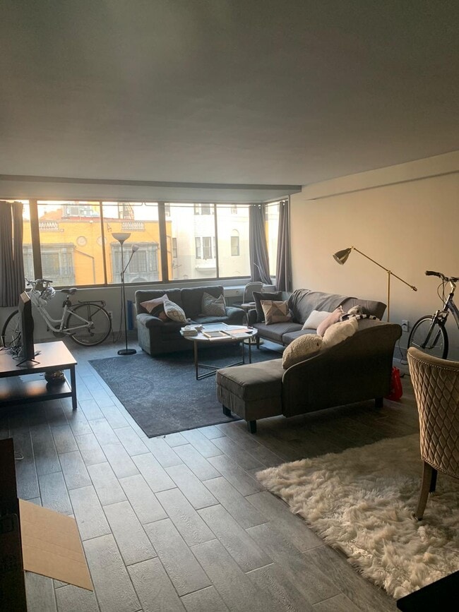 living room - 1325 18th St NW Unit 303