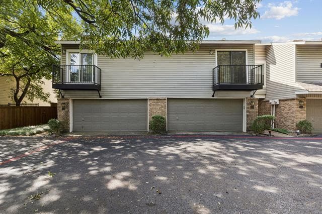 Building Photo - 7450 Holly Hill Dr Unit 114