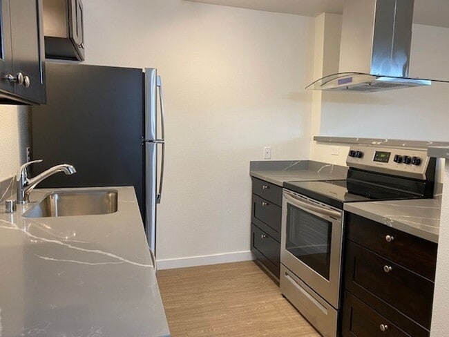Building Photo - Updated 2bed/1bath Apartment in Redmond! Unit C1