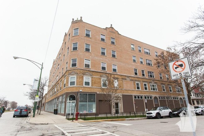Photo - 1545 W Glenlake Ave Apartments Unit 2F