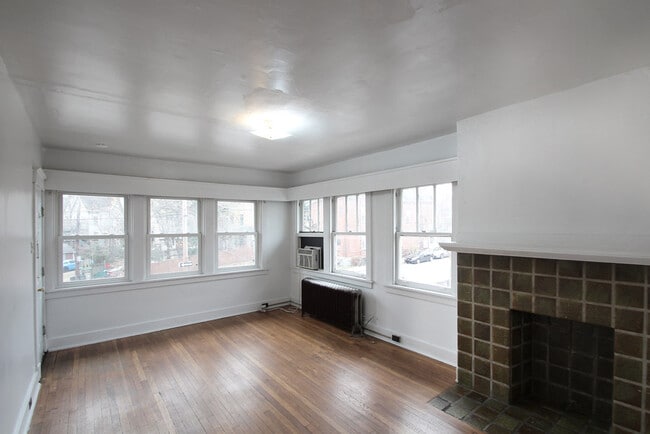 Building Photo - 311 Franklin Ave Unit 3