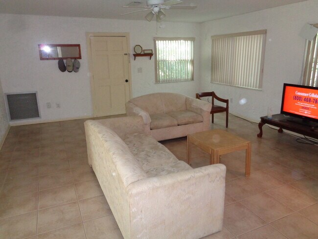 Photo - 799 10th Ave