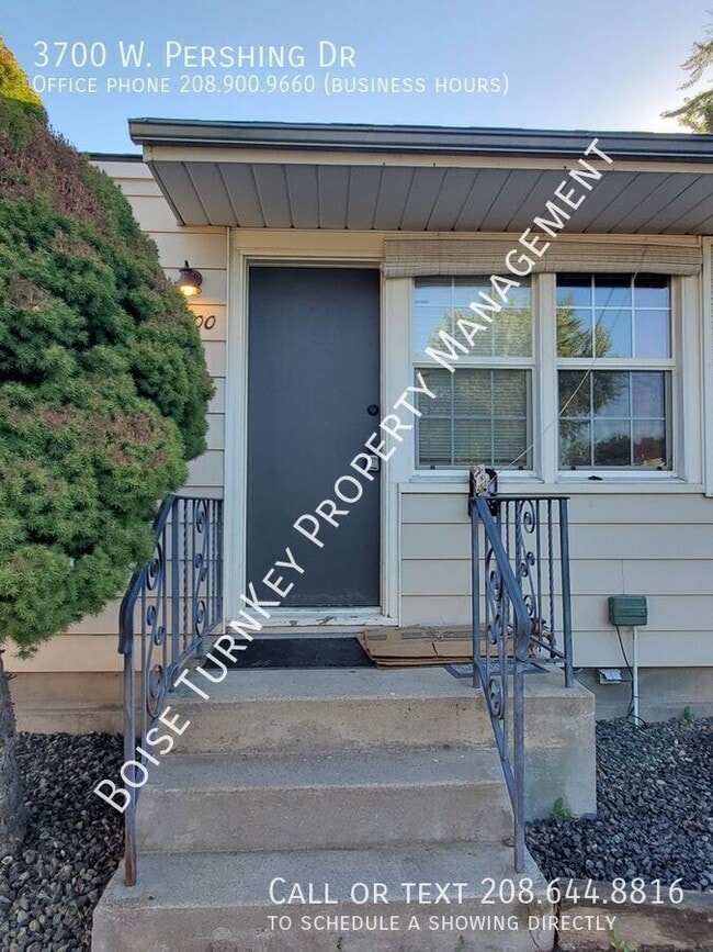Photo - 3700 Pershing Dr
