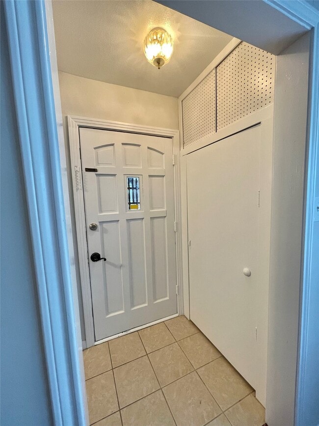 Photo - 1112 Southampton Dr