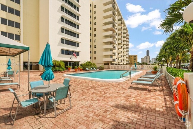 Building Photo - 401 Golden Isles Dr Unit 516 Rental