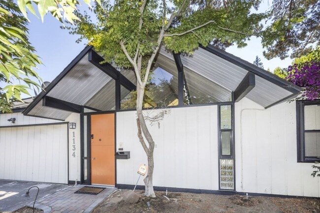 Photo - Charming Eichler in Super Desirable Community Center!
