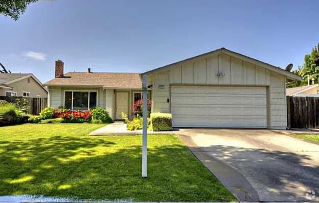 Building Photo - Charming 3-Bedroom Home in Fremont!!