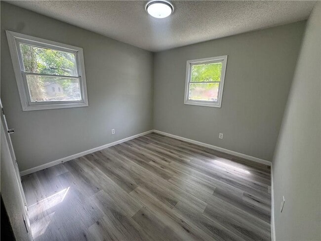 Photo - 6505 James St