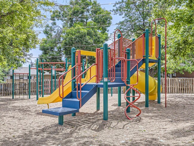 Photo - 857 S Van Gordon Ct Unidad G205