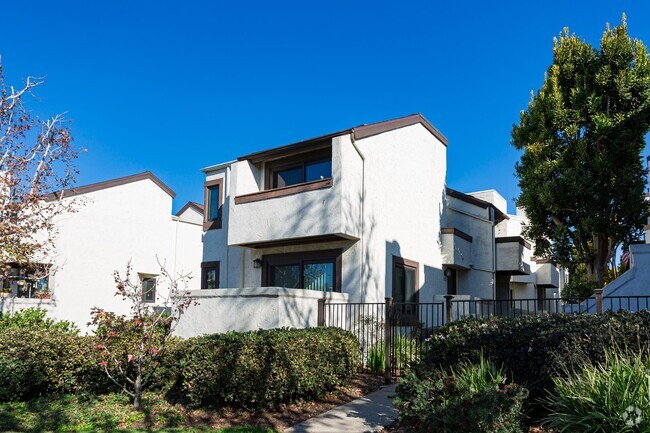 Building Photo - Townhome in Sea Colony