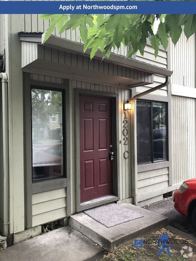 Building Photo - Nice 2 Story 3 Bedroomd 2 Bathrooms-Townhome