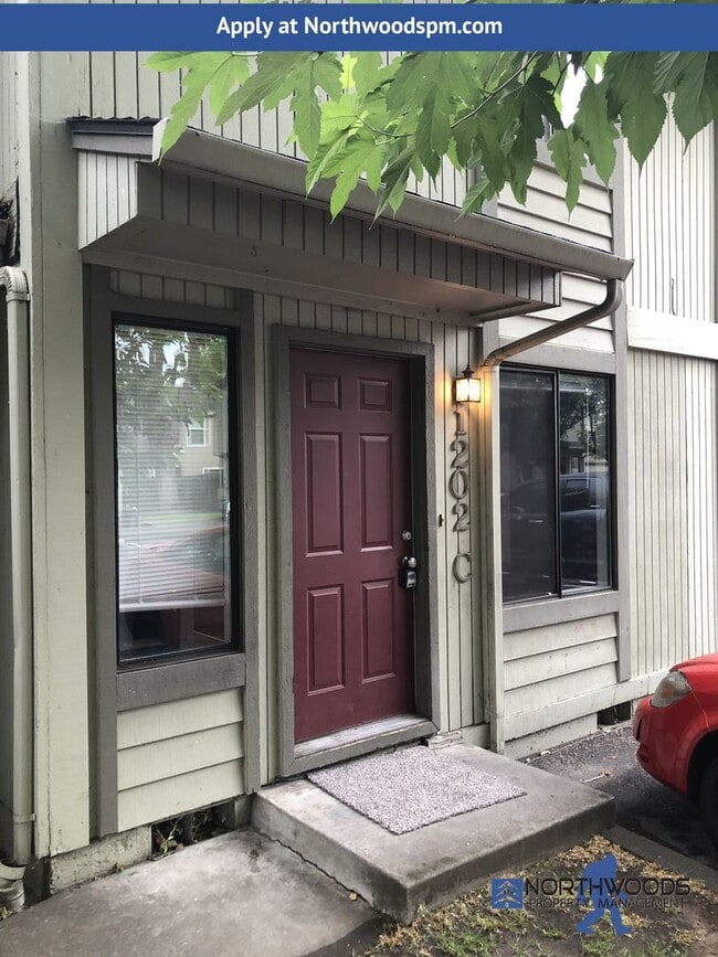 Nice 2 Story 3 Bedroomd 2 Bathrooms-Townhome - Nice 2 Story 3 Bedroomd 2 Bathrooms-Townhome
