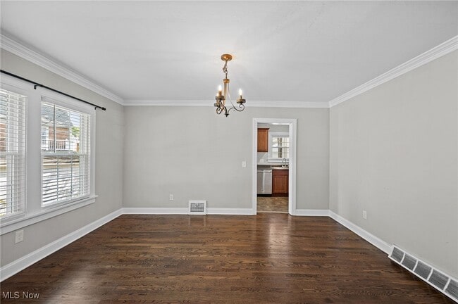 Building Photo - 3595 Glencairn Rd Unit down Rental