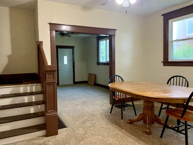 Building Photo - 182 N Sandusky St Unit 3
