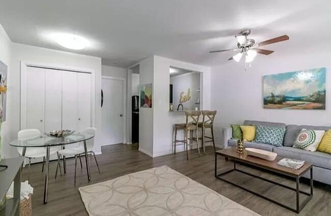 Photo - 1200 Mariposa Dr Unit 2