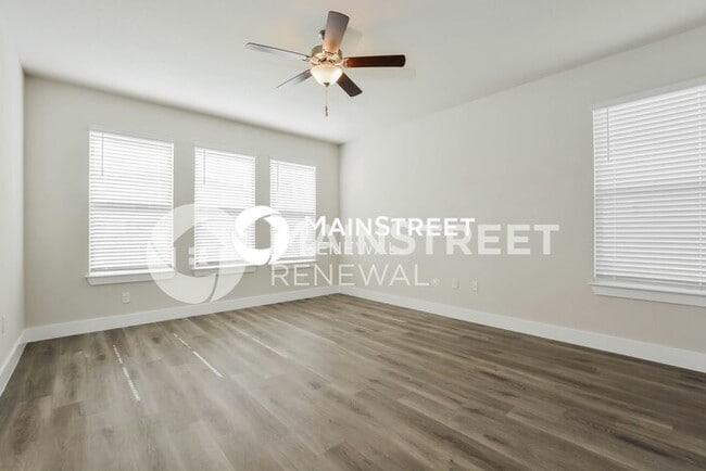 Photo - 3 Bedroom Pet-Friendly Home in Deland, FL with Main Street Renewal