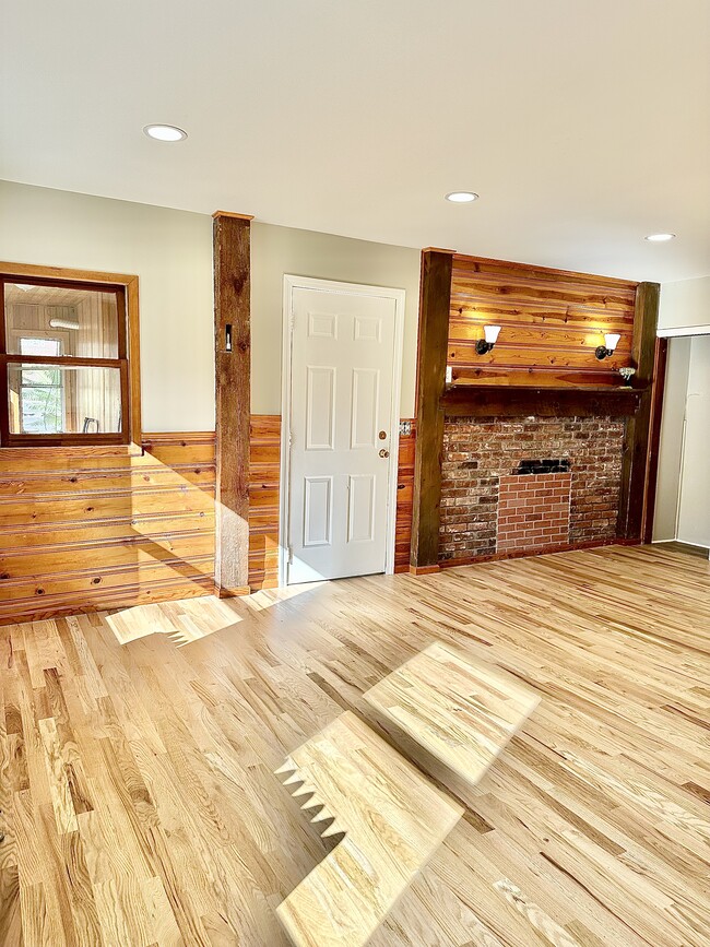 Building Photo - 15 Summer St Unit Side