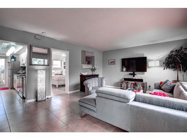 Building Photo - 3213 Colony Club Rd Unit 2 E Rental