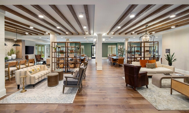 Building Photo - Album Summit Pines