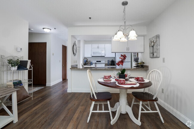 2BR, 1BA - 935SF - Dining Room