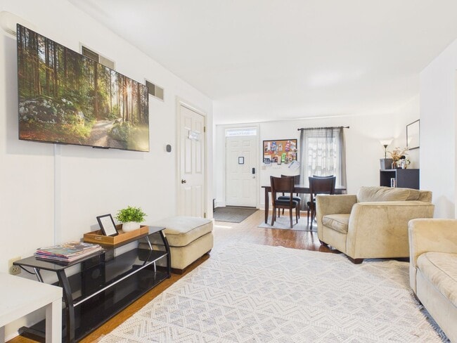 Photo - Charming Single Family Home on Grand St w/ Bonus 3rd Room