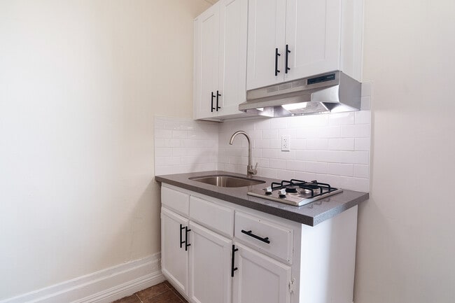 Photo - Mariachi Plaza Apartments