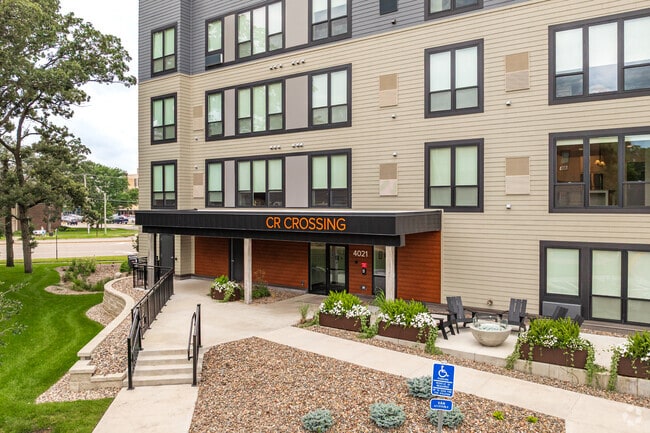 Entrada - CR Crossing