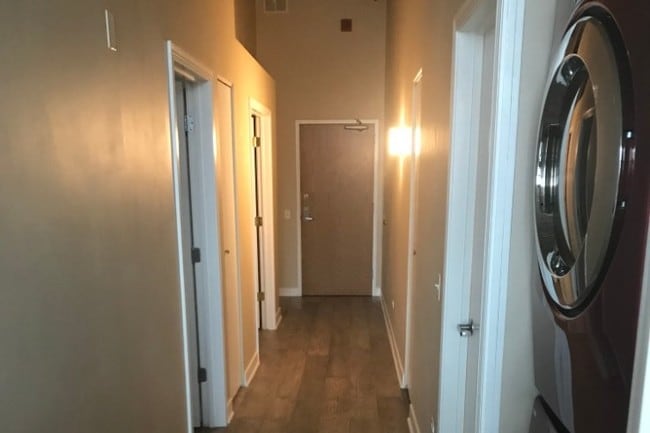 Fotografía del edificio - 320 E 21st St Unidad 503