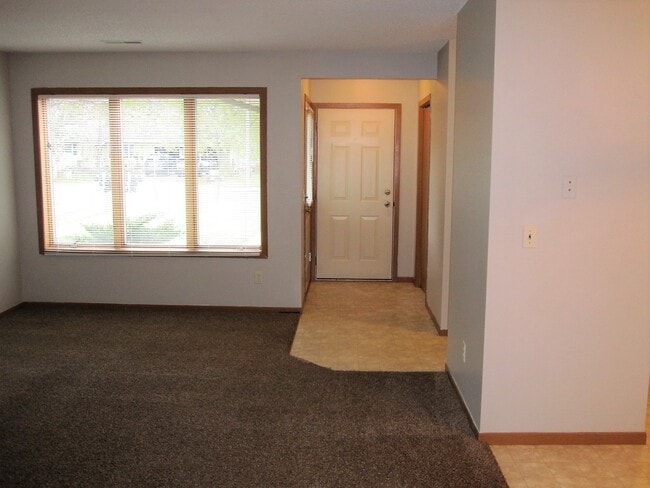 Building Photo - 626 W 8th St Unit D