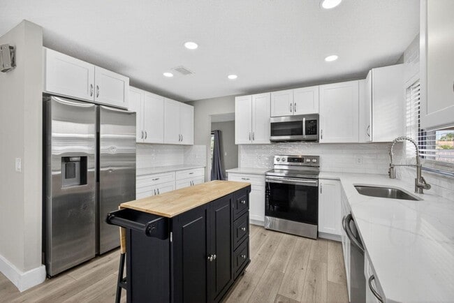 Building Photo - 1202 Essex Dr Rental