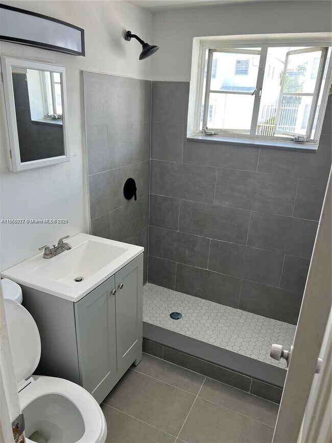 Photo - 315 83rd St Unidad 10