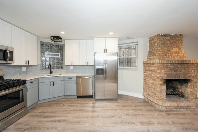 Photo - 1435 N Washtenaw Ave Unit G