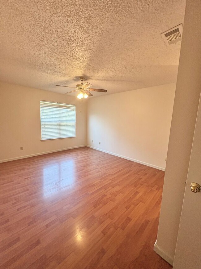 Photo - 8109 Skillman St