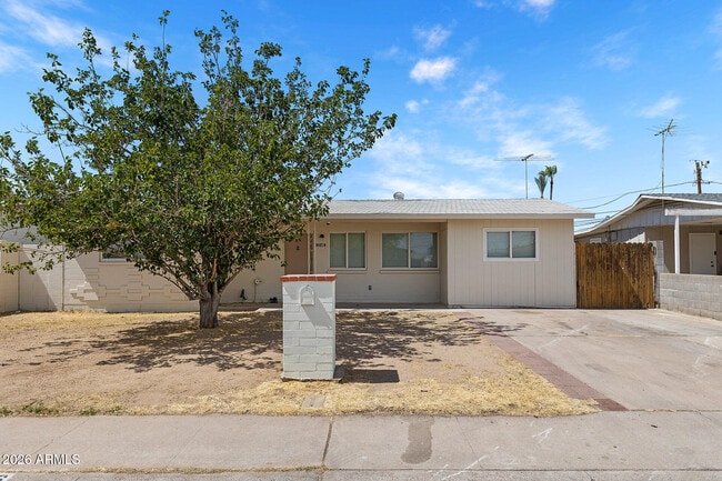 Building Photo - 2246 W Sierra St