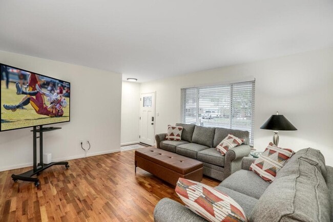 Photo - 9215 Tavistock Dr