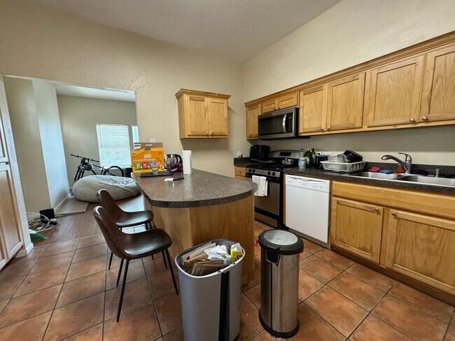 Photo - Two Homes 10 Bedroom 5 Baths Near UT Campus