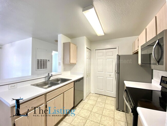 Photo - 5459 Vineland Rd Unit 4201