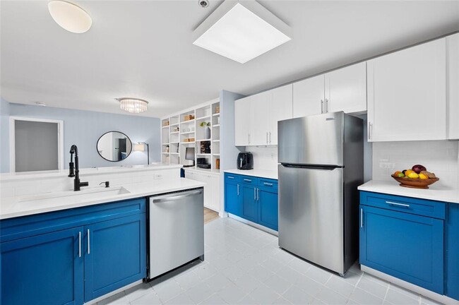 Photo - 40 N Interstate Hwy 35 Unit 2B2