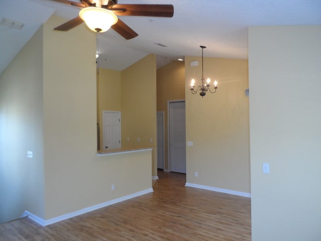 Dining Rm - 575 Oakleaf Plantation Pky