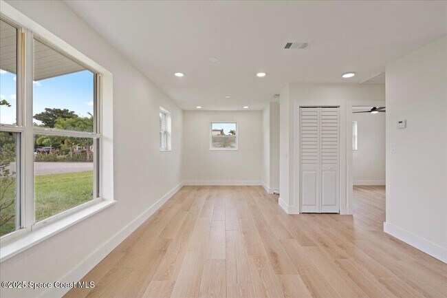 Photo - 301 W Rutgers St