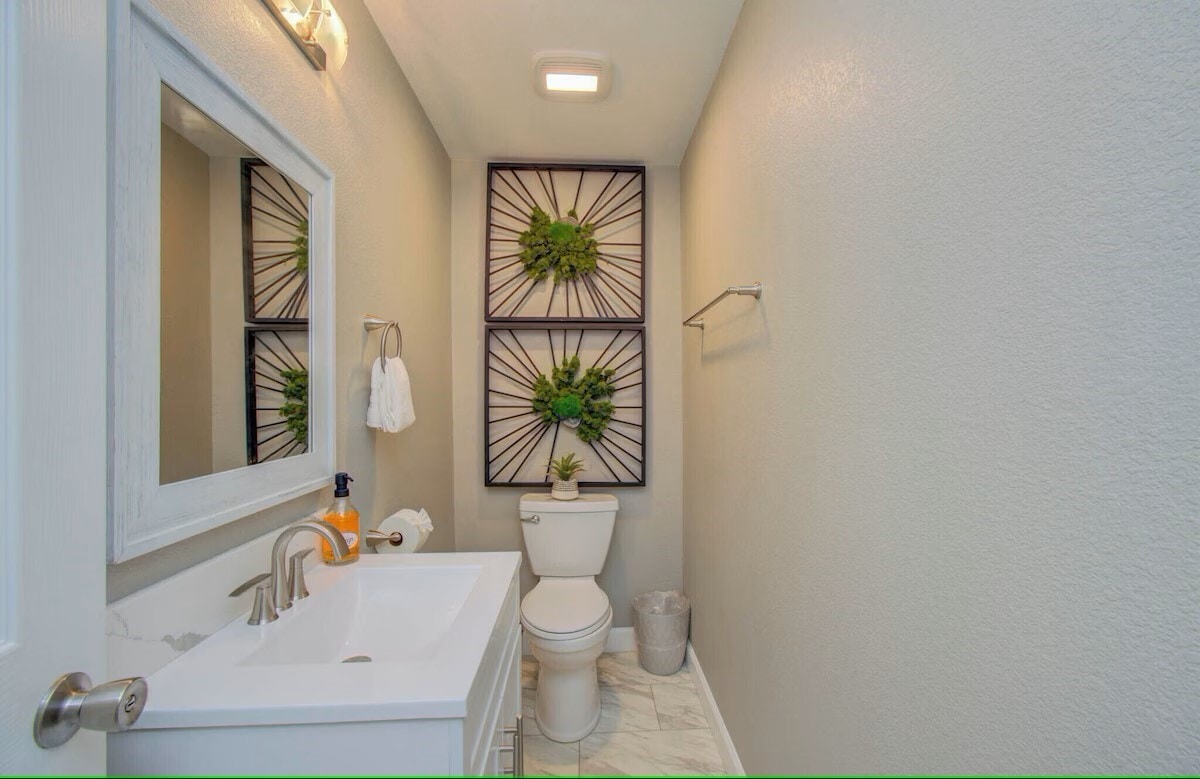 Photo - 4802 Crane St